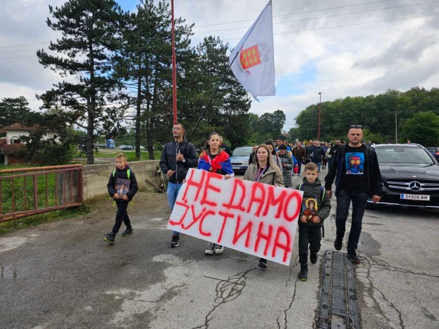 Građani Kraljeva u mirnoj šetnji do Žiče u znak podrške mitropolitu Justinu