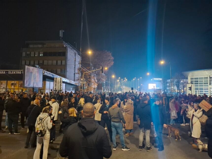 Protest „U rikverc neće moći“ ponovo okupio građane u Kraljevu