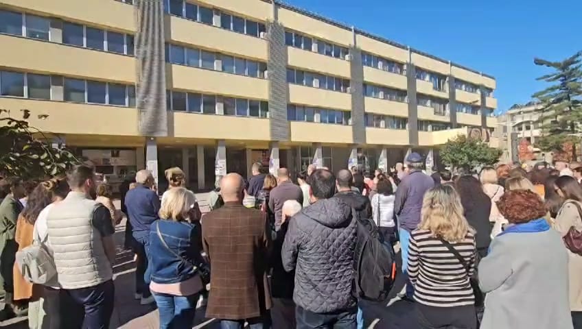 Kraljevo u tišini sećanja: u 11:52 zastao ceo grad