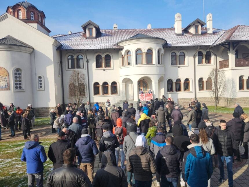 Vernici u Kraljevu stali uz mitropolita Justina
