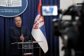Dačić: Požar kod Ušća i dalje aktivan