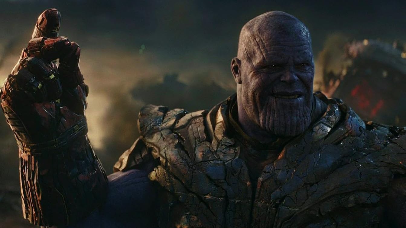 „Avengers: Doomsday“ trebalo bi da bude trenutak u kojem će se gotovo dve decenije Marvelovih filmskih priča ponovo ukrstiti. Marvel Studios film opisuje kao sudar junaka iz tri različita univerzuma, suočenih sa egzistencijalnom pretnjom kakvu do sada nisu imali pred sobom. U centru svega nalazi se Victor von Doom, odnosno Doctor Doom, koga igra Robert Downey Jr. Avengers Doomsday: Povratak heroja i početak kraja multiverzuma