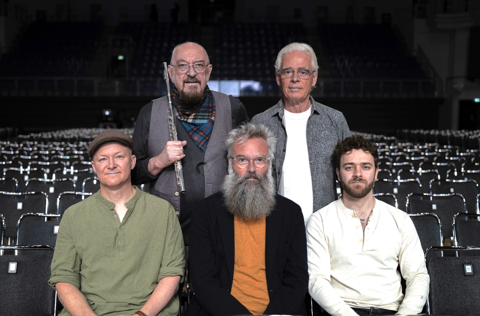 Legendarni Jethro Tull stiže u Beograd 11. septembra, kada će nastupiti u Sava Centru, osam godina nakon prethodnog beogradskog koncerta. Bend predvođen Ianom Andersonom publici donosi muziku iz različitih faza karijere koja traje gotovo šest decenija. Jethro Tull stiže u Beograd: 10 neobičnih priča o bendu