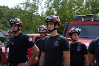 Požar na Stolovima: Više od 100 ljudi na terenu
