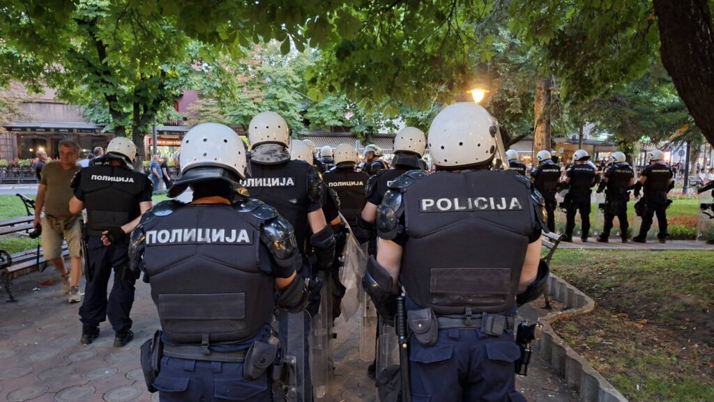 "Prećutno saučesništvo policije i huligana": Prajd karavani u Kraljevu i Zaječaru uz salve psovki i nalete kamenica