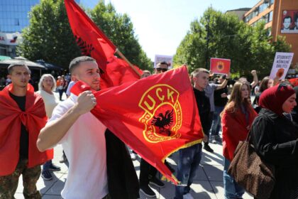 Posle presude Tačiju: Novi protesti i zastave OVK u školama