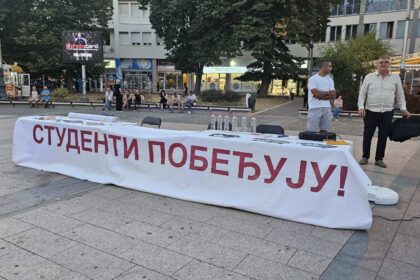 Tribina u Kraljevu: Studenti spremaju mobilne timove za izborni dan