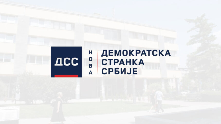 Nova Demokratska stranka Srbije (Novi DSS) i Monarhisti – Pokret za Kraljevinu Srbiju saopštili su da je juče, 3. septembra, jedan hotel u Kraljevu otkazao prostor u kojem je trebalo da bude održana njihova tribina, navodno nakon pritiska državnih inspektora. Novi DSS: Hotel otkazao tribinu u Kraljevu posle pritiska inspektora