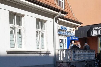 Gde je 6.000 dinara? Građane Kraljeva šalju od Pošte do Poštanske štedionice