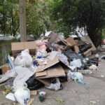 Nagomilano smeće na Gradskom keju, stanari traže hitnu reakciju nadležnih