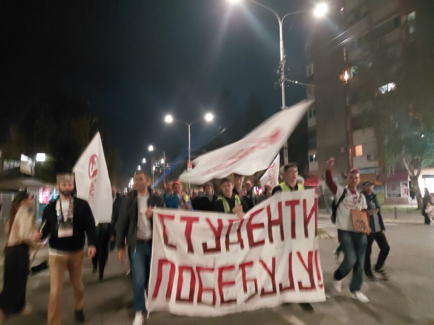 Kraljevo između studentskih poruka i mitinga SNS-a: Na jednom trgu kontrolori, na drugom Baja Mali Knindža