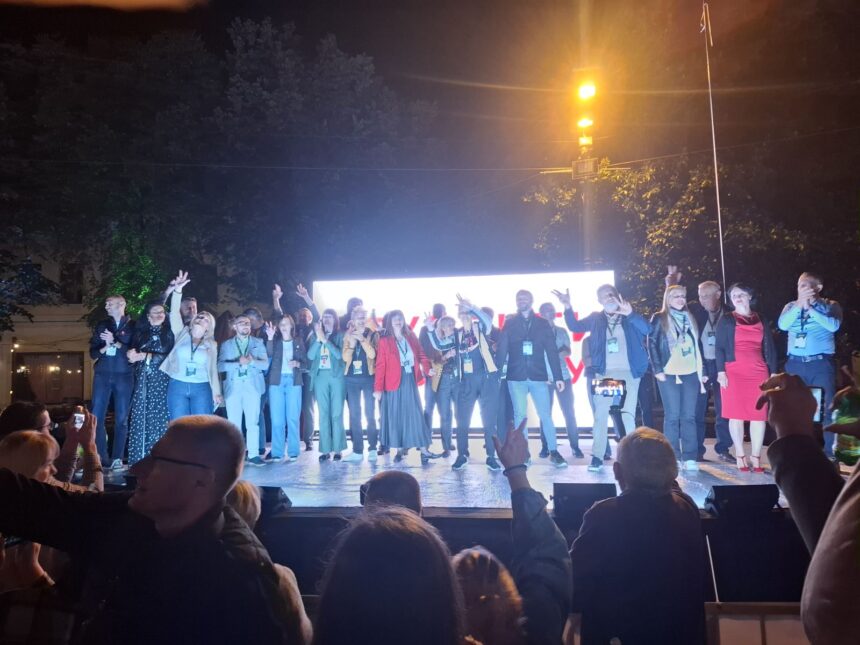 Dve bine, dva skupa i isti grad: Kraljevo između studentske liste i SNS-a